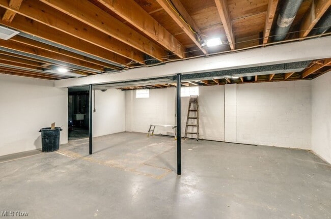 Building Photo - 896 Cliffside Dr