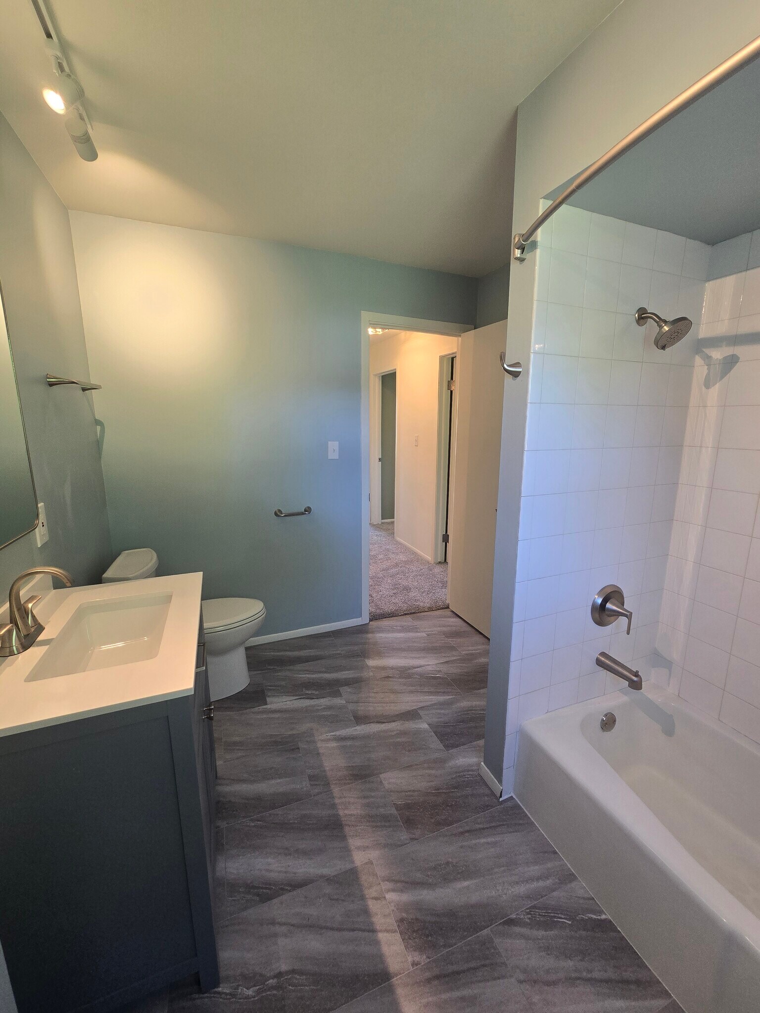Full Bathroom View 2 - 821 State St