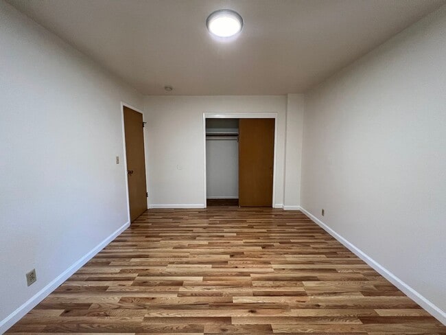 Building Photo - Clean, Private 2BD/1BA Duplex with Garage ...