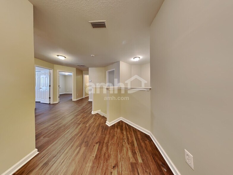 Building Photo - 304 N Hidden Tree Dr