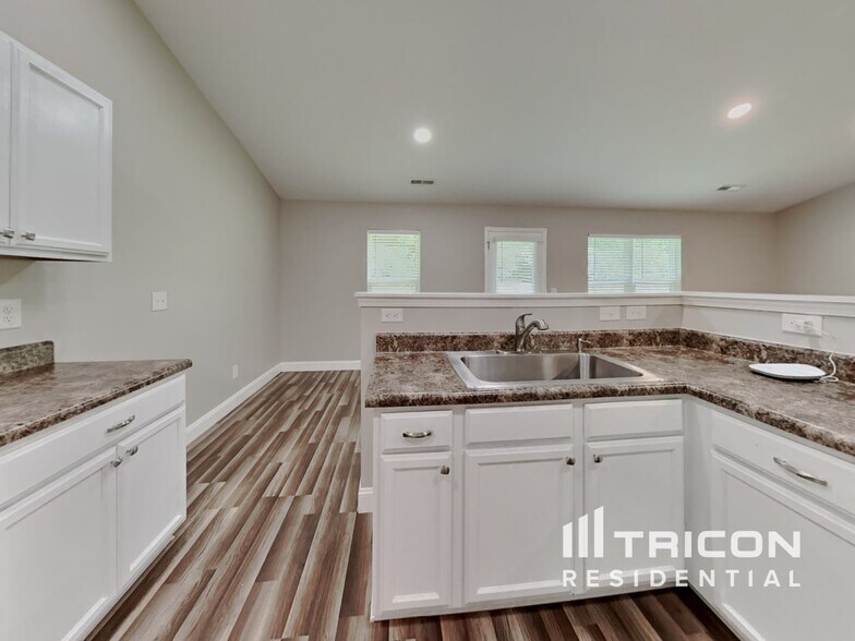 Building Photo - 19 Summerwood Ln