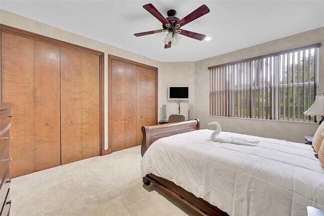 Building Photo - 4200 Coral Hills Dr