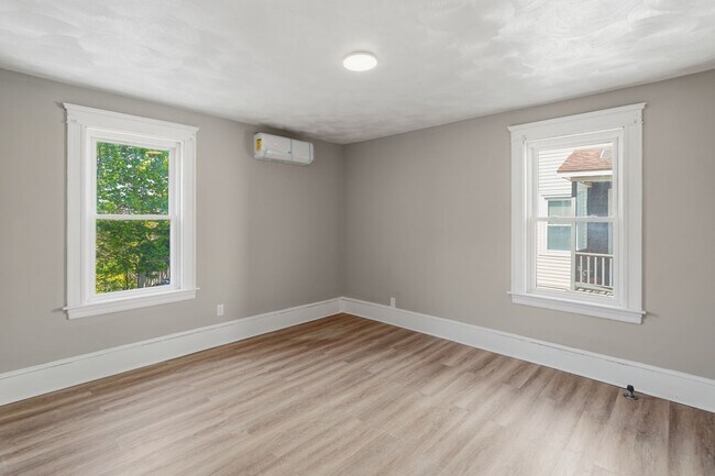 Building Photo - 387 Grove St