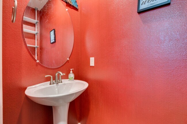 Building Photo - Furnished 5-Bedroom Home with Two Primary Suites
