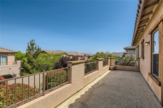 Building Photo - 552 Puenta Del Rey St