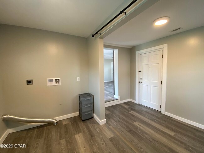 Building Photo - 1606 Clay Ave