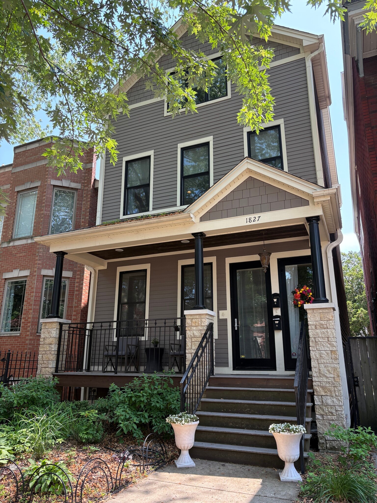 Building Photo - 1827 W Melrose St