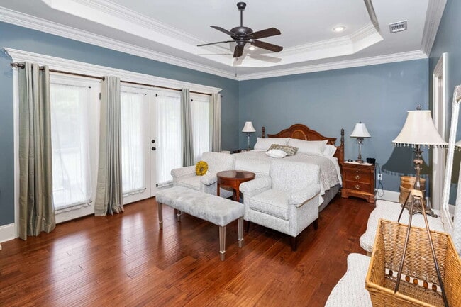 Building Photo - Beautiful Executive style home on an acre