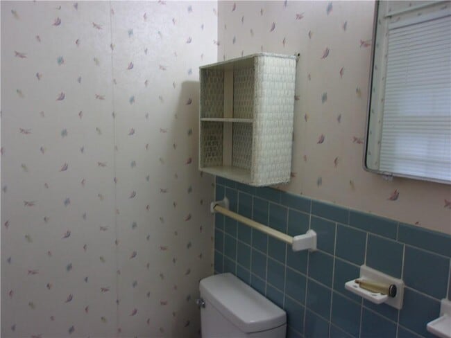 Building Photo - 408 N University Blvd