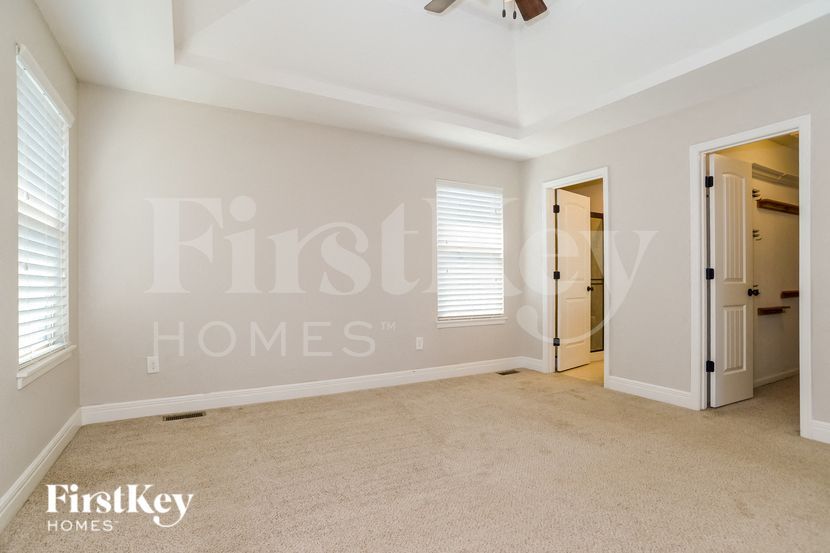 Building Photo - 10511 Augusta Dr