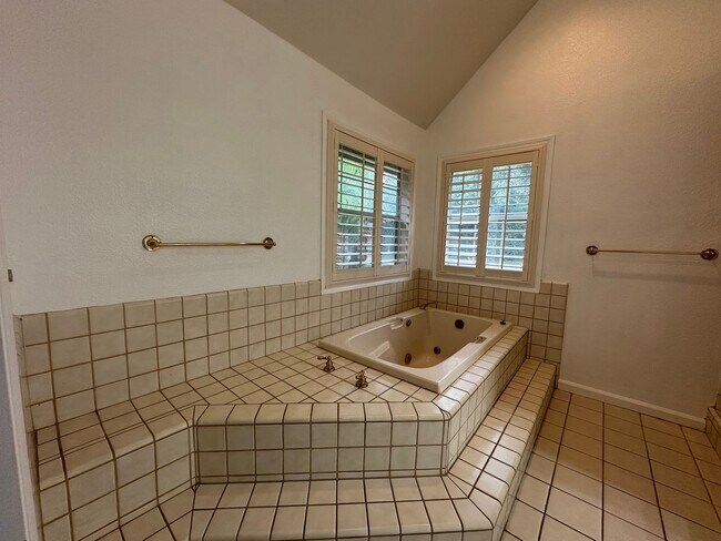 Building Photo - Entertainer delight rental home located in ''The Lakes'' subdivision coming soon!