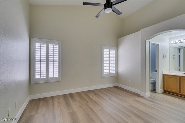 Building Photo - 9530 S Soloshine St