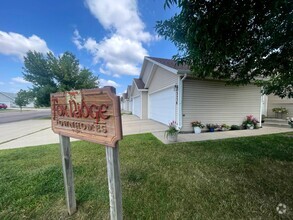 Building Photo - 3 Bed 2 Bath Townhome in South Fargo!