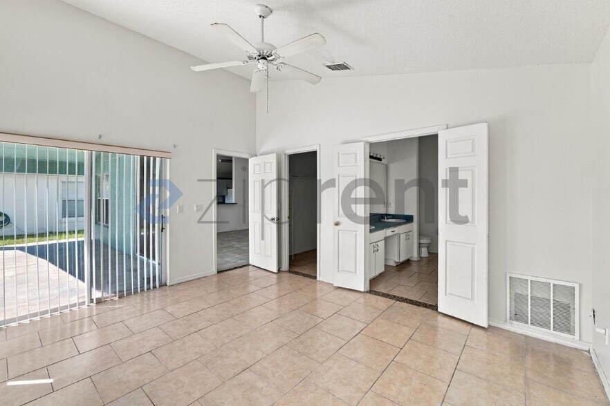 Building Photo - Unit