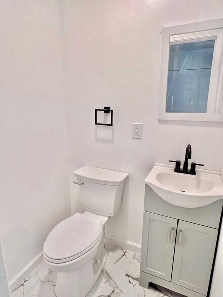 First floor bathroom - 114 Miltenberger St