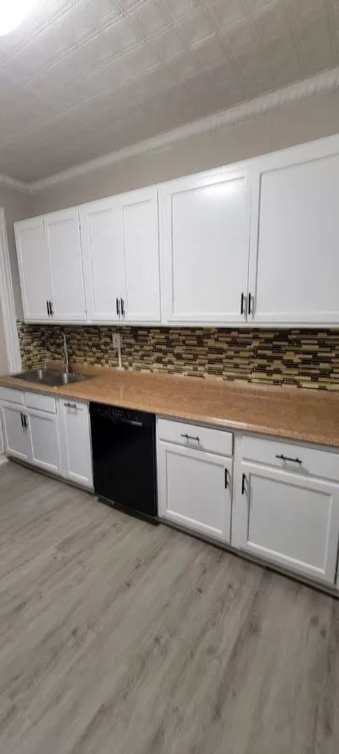 Building Photo - Spacious 3-Bedroom Home in West Baltimore City – Available Now