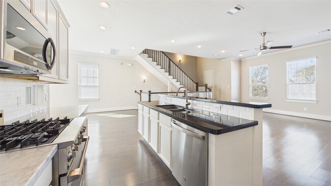 Building Photo - 2724 Rutland St