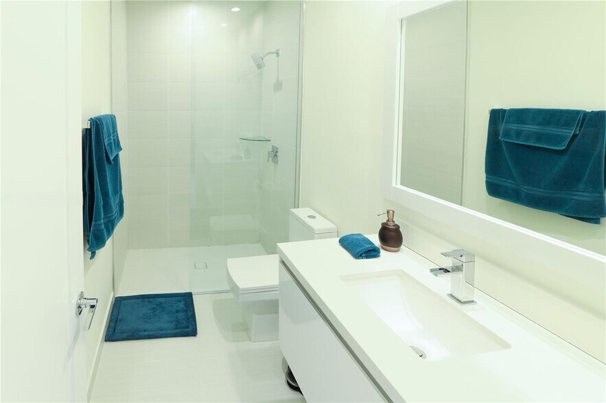 Building Photo - 10501 NW 66th St