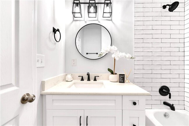 Building Photo - 56 Holly Rd NW