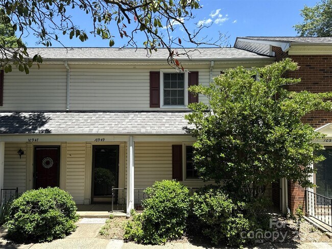 Primary Photo - 10949 Park Rd
