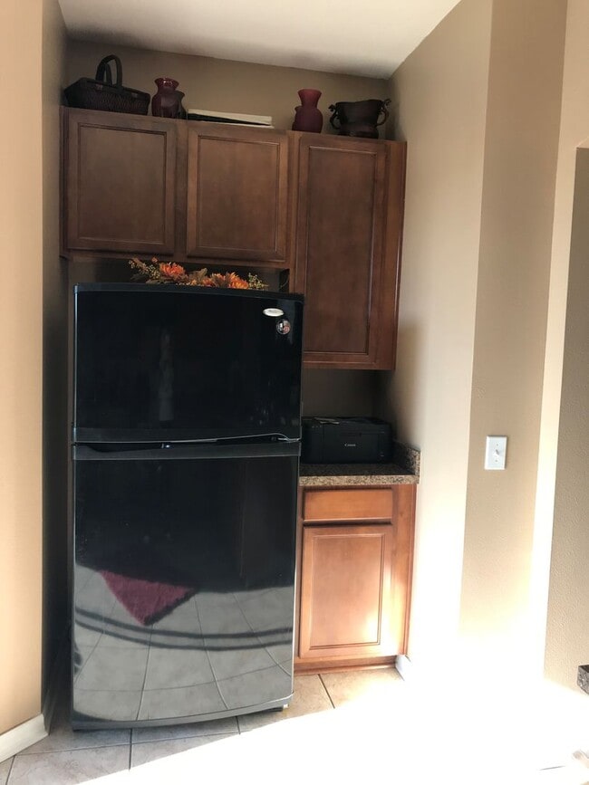 Building Photo - 2 Bedroom 2.5 Bathrooms Luxury Townhome in...