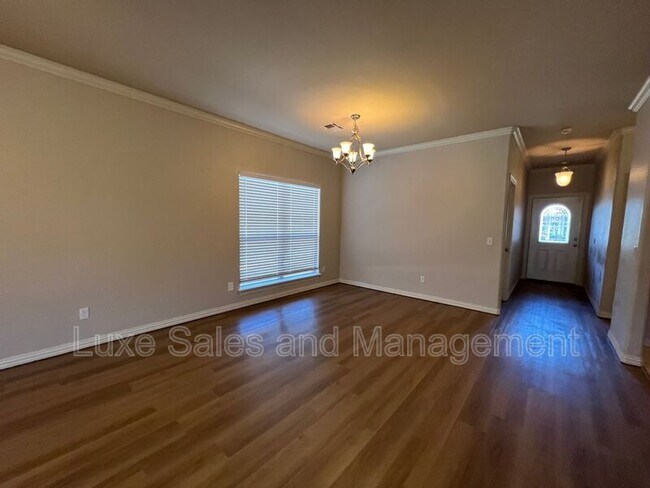 Building Photo - 509 SW 124th Pl
