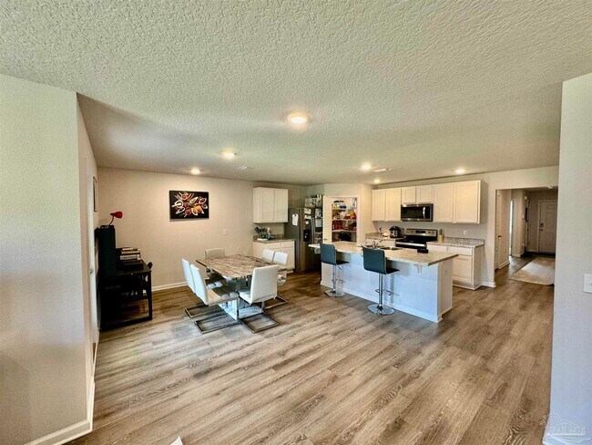 Building Photo - 914 Lovebird Ct