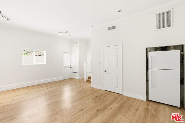 Building Photo - 23114 Mariano St