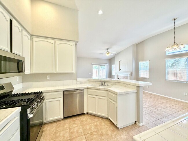 Building Photo - 27071 School Park Dr