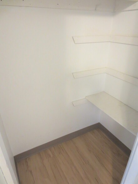 Building Photo - 5712 Phillips Ave