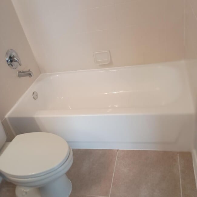 Building Photo - 2410 SE Santos Dr