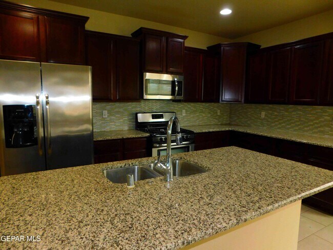 Building Photo - 4088 Loma Dante