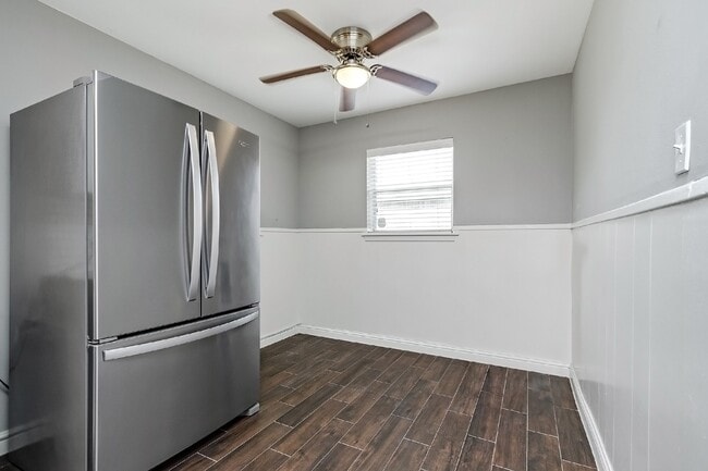 Building Photo - 1719 Longhorn Dr