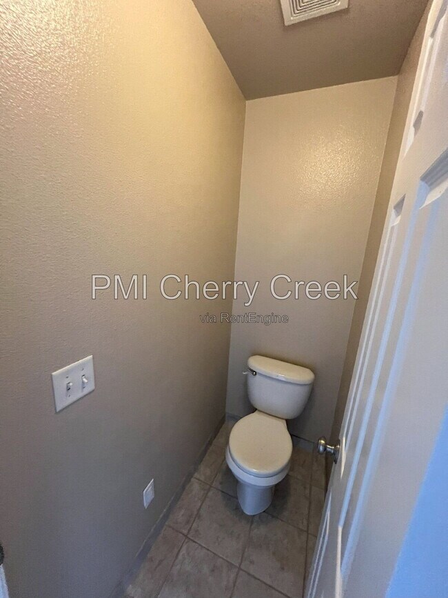 Building Photo - 19453 E Hollow Creek Dr