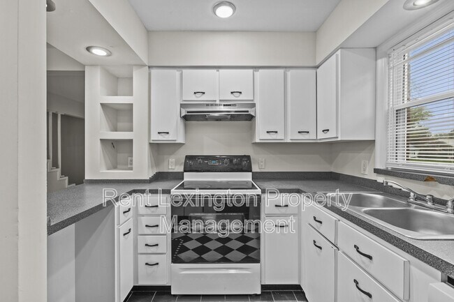 Building Photo - 265 Zandale Dr