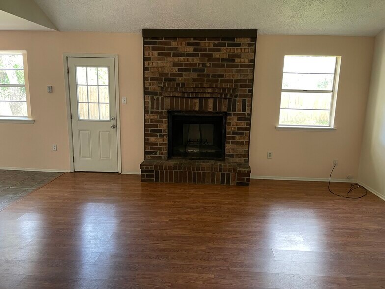 Building Photo - 14145 Gravier Ave