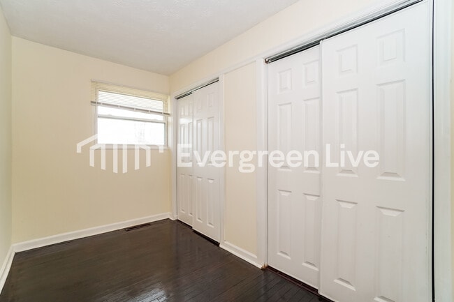 Building Photo - 1824 Nason Ave