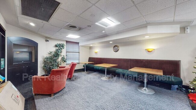 Building Photo - 601 W 11th Ave