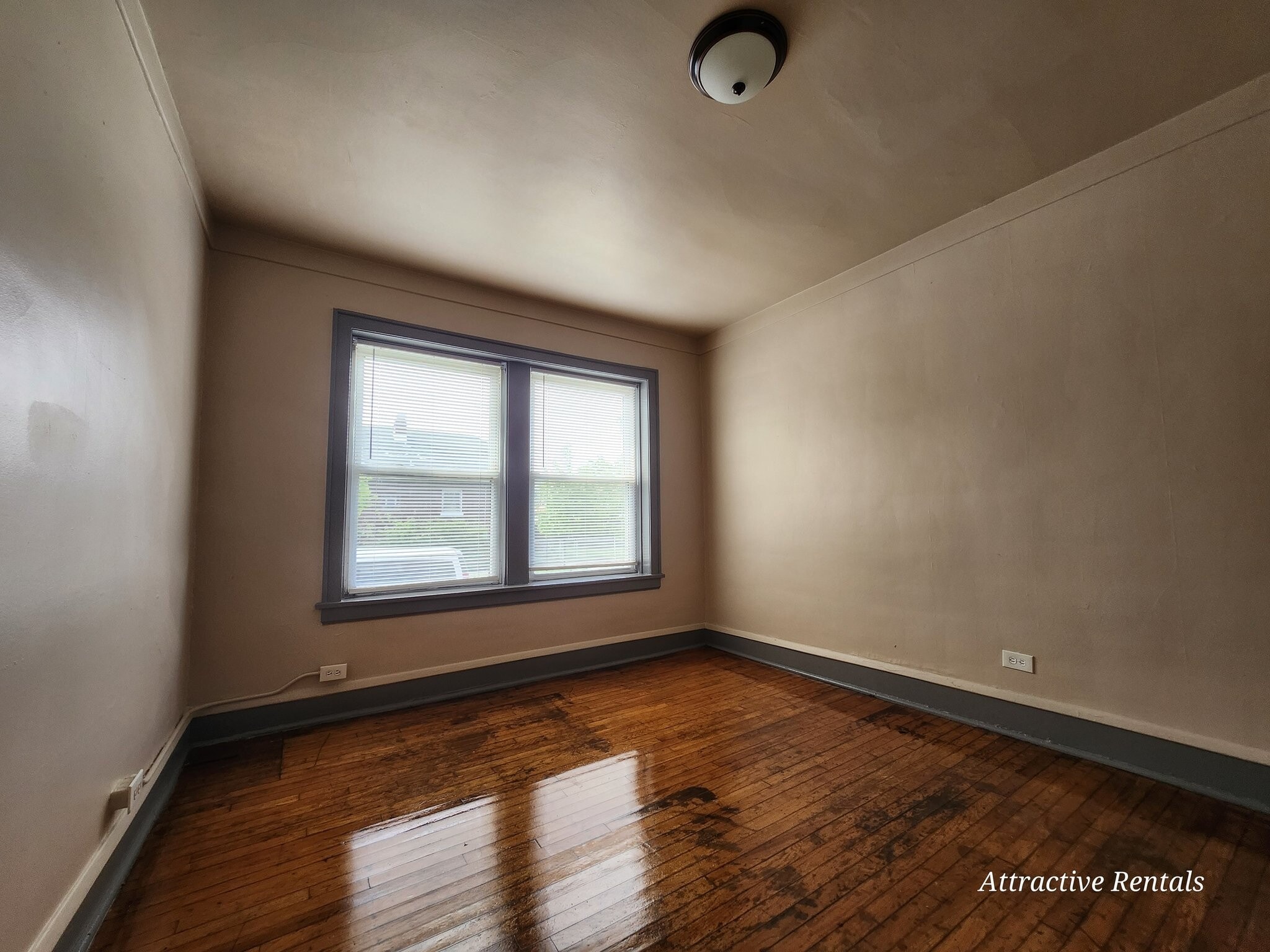 Building Photo - 1056 S Mason Ave