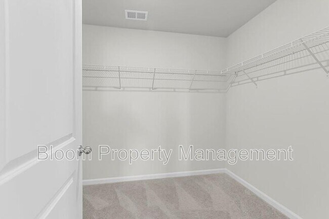 Building Photo - 502 Lk Rdg Blvd