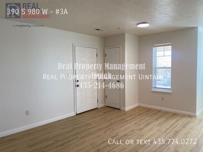 Building Photo - 390 980