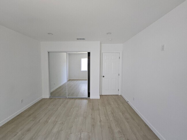 Building Photo - Denny Properties