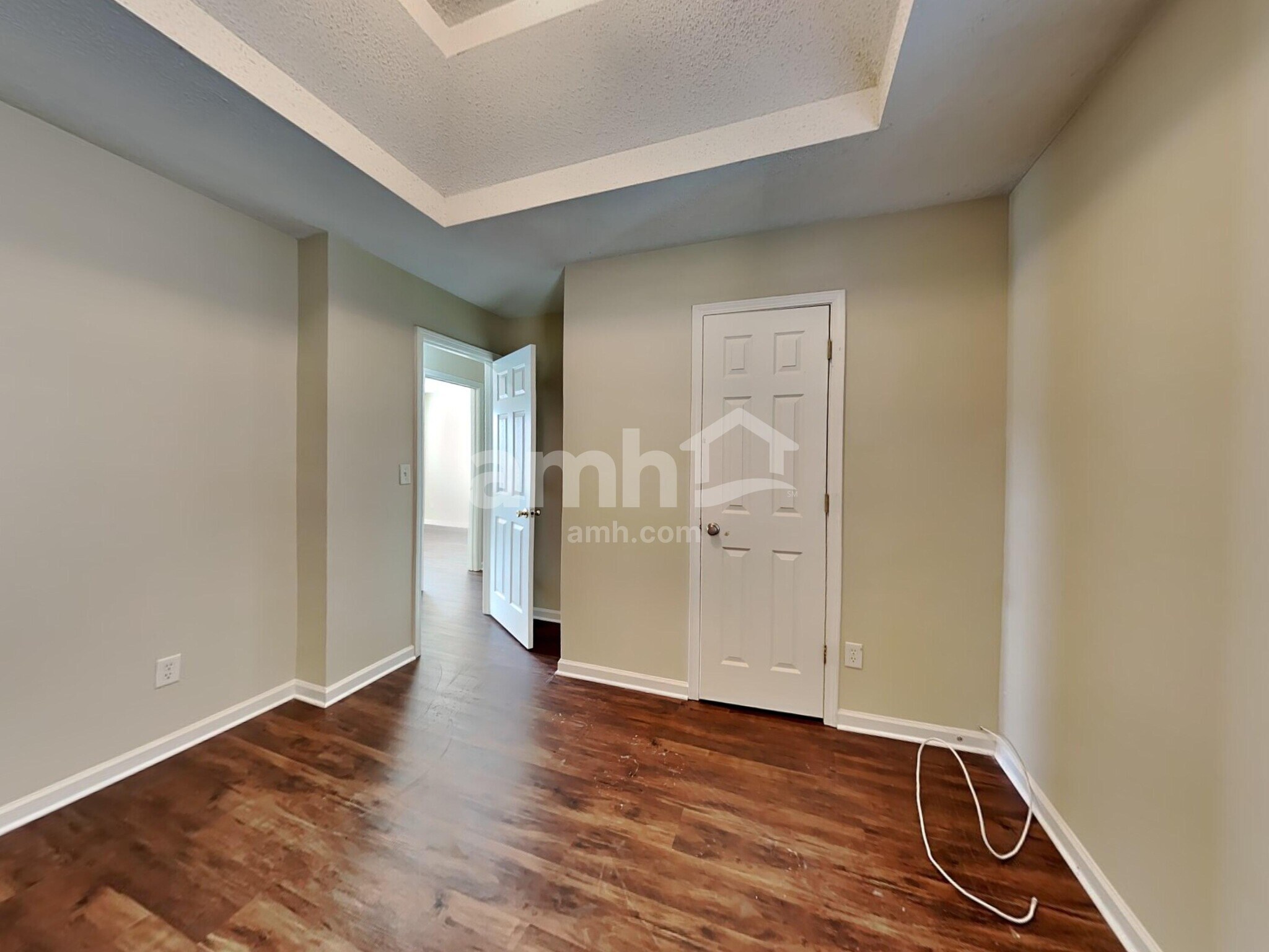 Building Photo - 921 Reda Ct