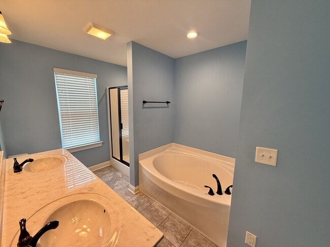 Building Photo - 1808 Fox Den Way
