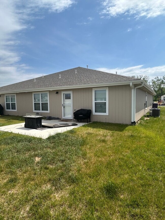 Building Photo - Newly Built 3 Bedroom Duplex in Irvine Acres!
