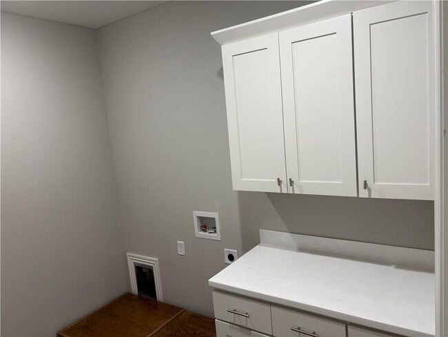 Building Photo - 19 Boreland Ln