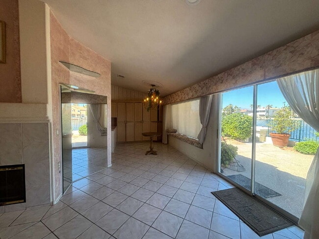 Building Photo - 3 Bed 2 1/2 Bath Water Front Home in Desert Shores