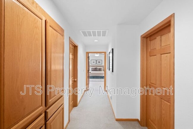 Building Photo - 7723 River Landing Dr