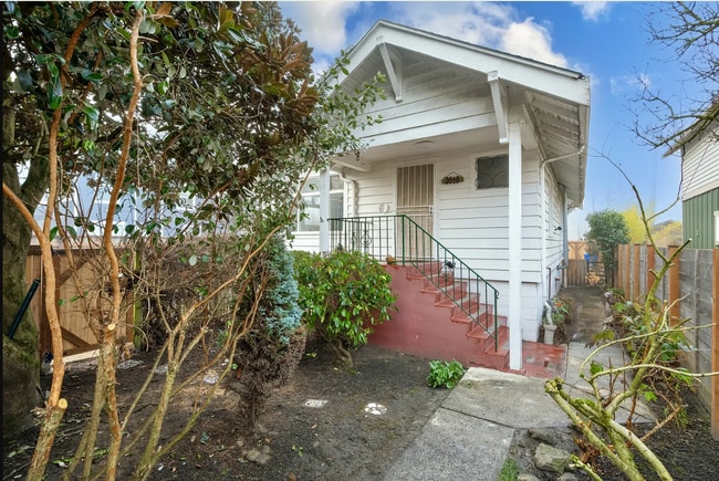 Building Photo - 3649 36th Ave S