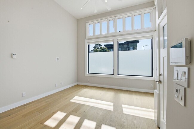 Building Photo - 1498 9th Ave